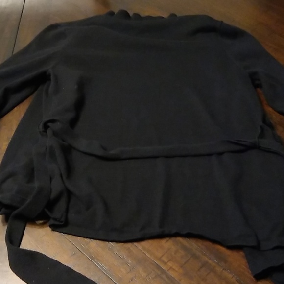 Kristin Davis Black Ruffles and Wrap cardi… - Picture 4 of 5